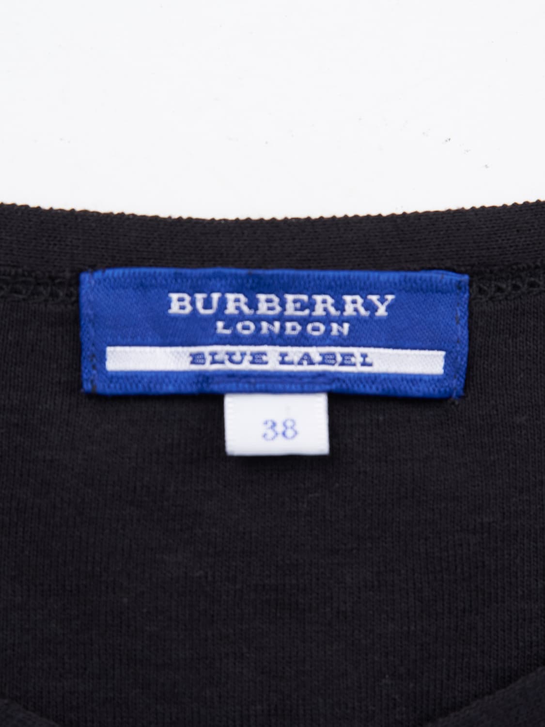 Burberry 블루라벨 하트 패치 브이넥 반팔티 상품이미지4