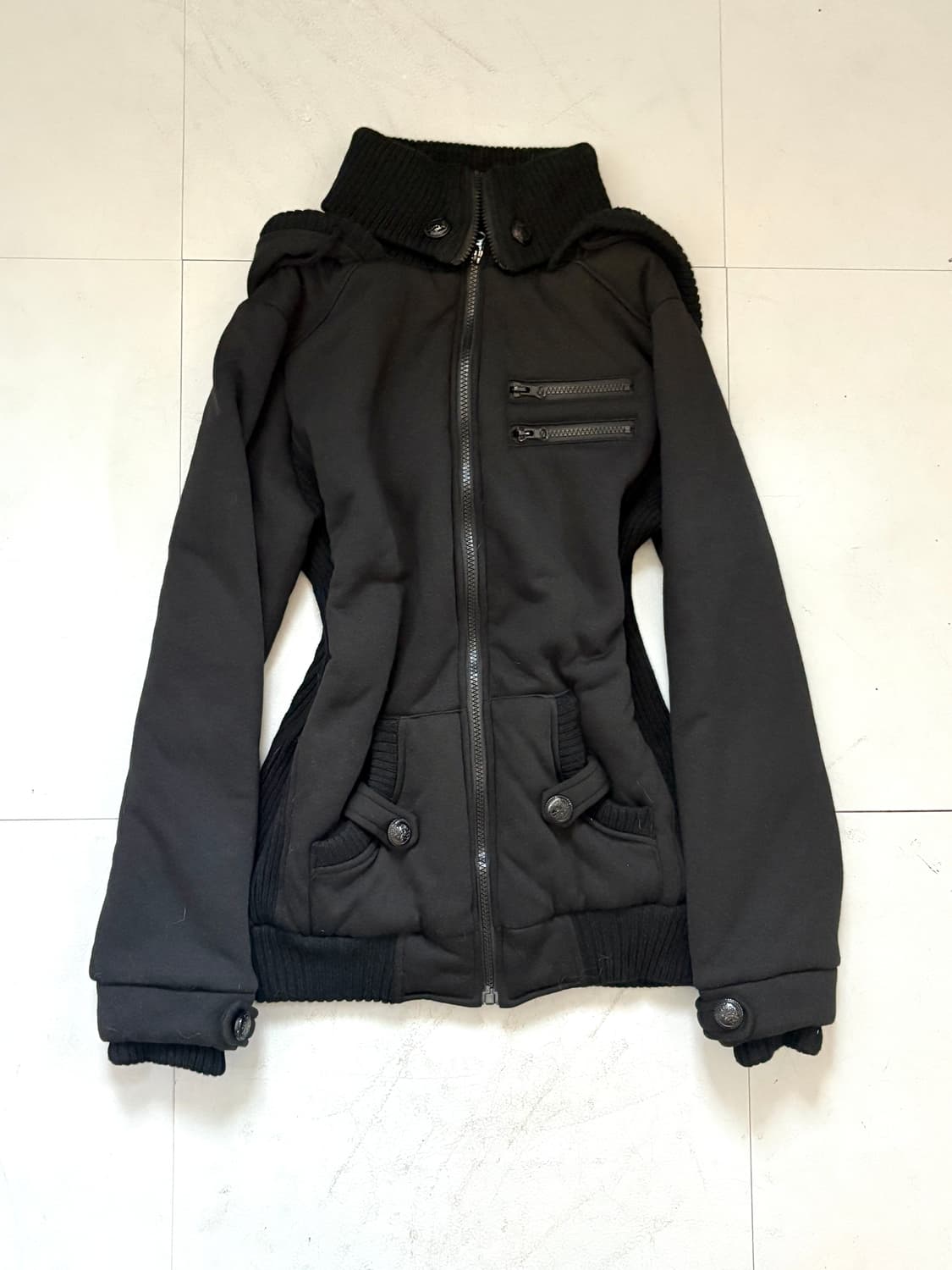 • Black High-Neck Hooded Zip-Up 상품이미지1