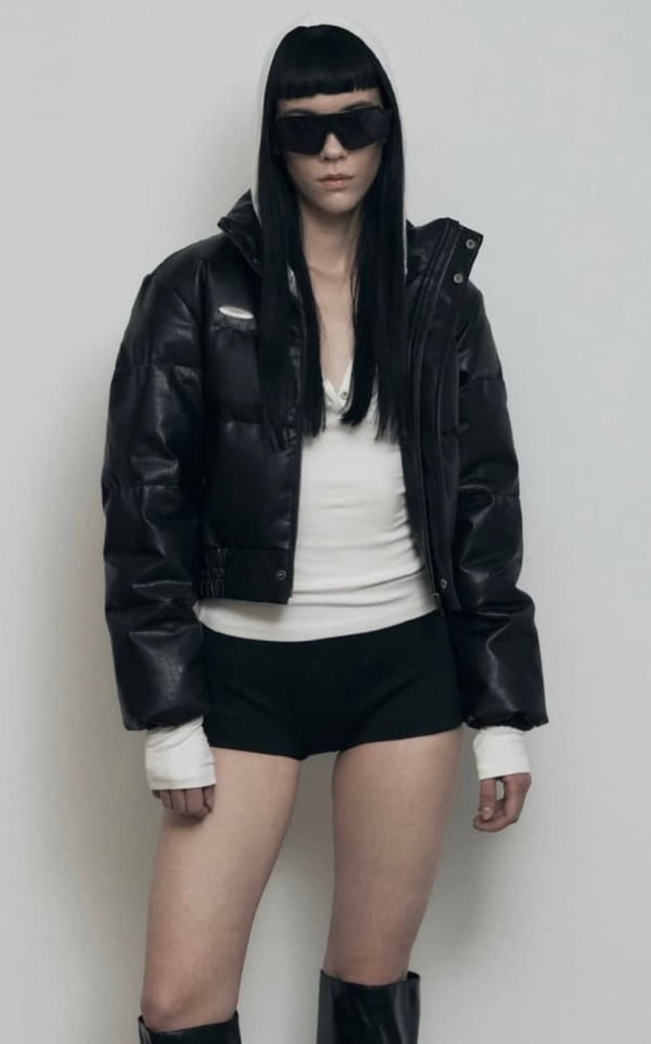 보헤미안서울 레더 덕 다운 메탈 로고 패딩 상품이미지2