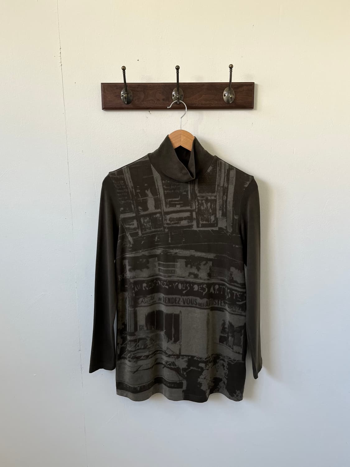 trente-cinq 올리브 카키 그래픽 터틀넥 상품이미지1