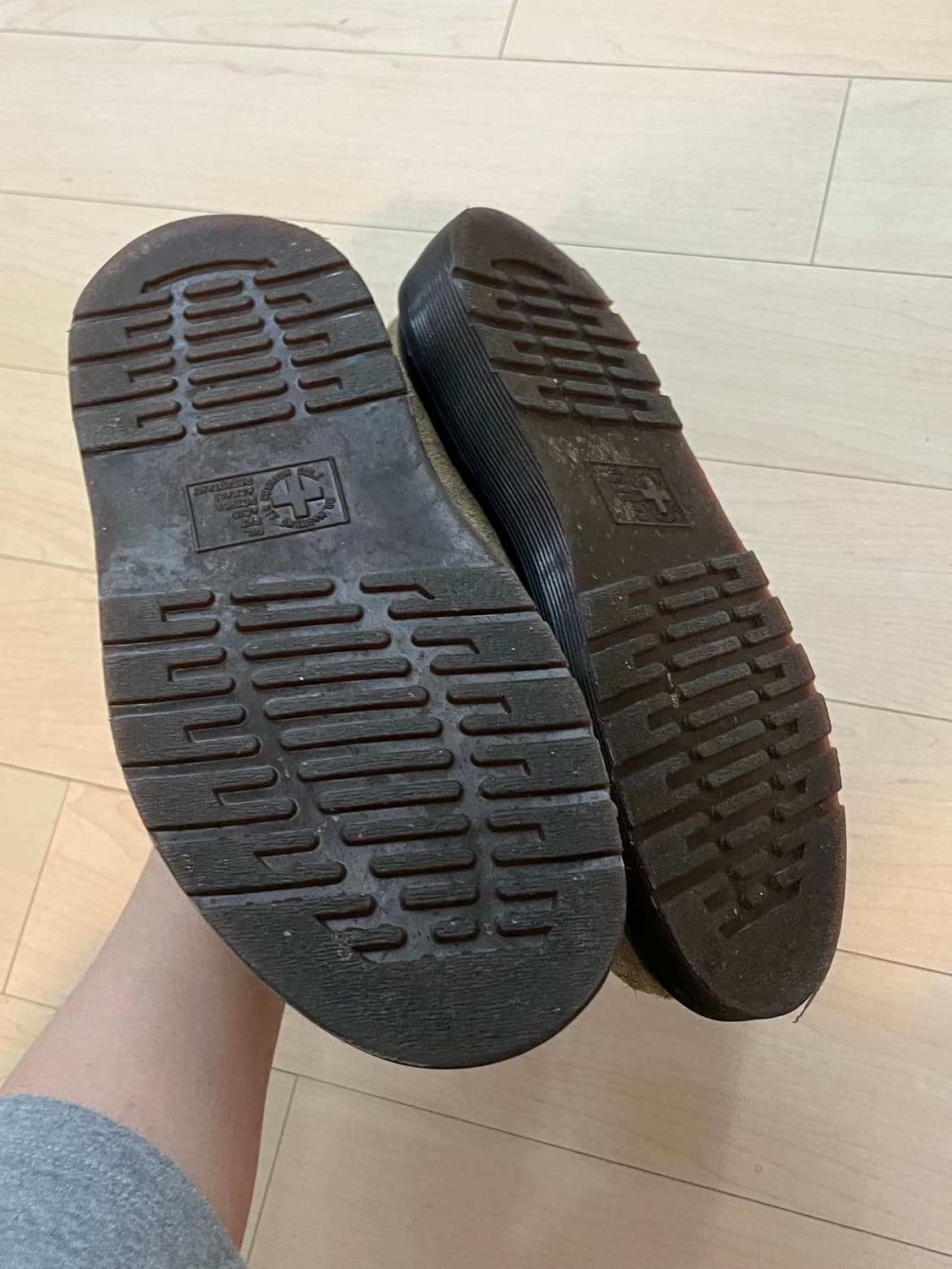 닥터마틴 스웨이드 뮬 230 상품이미지4