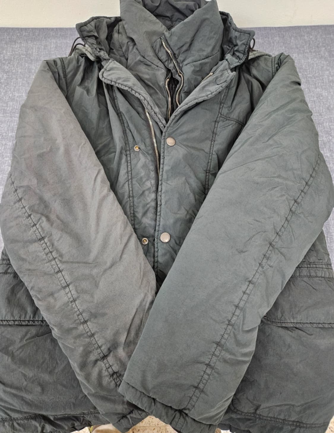 Cp컴퍼니 고글 후드 패딩 판매 상품이미지7