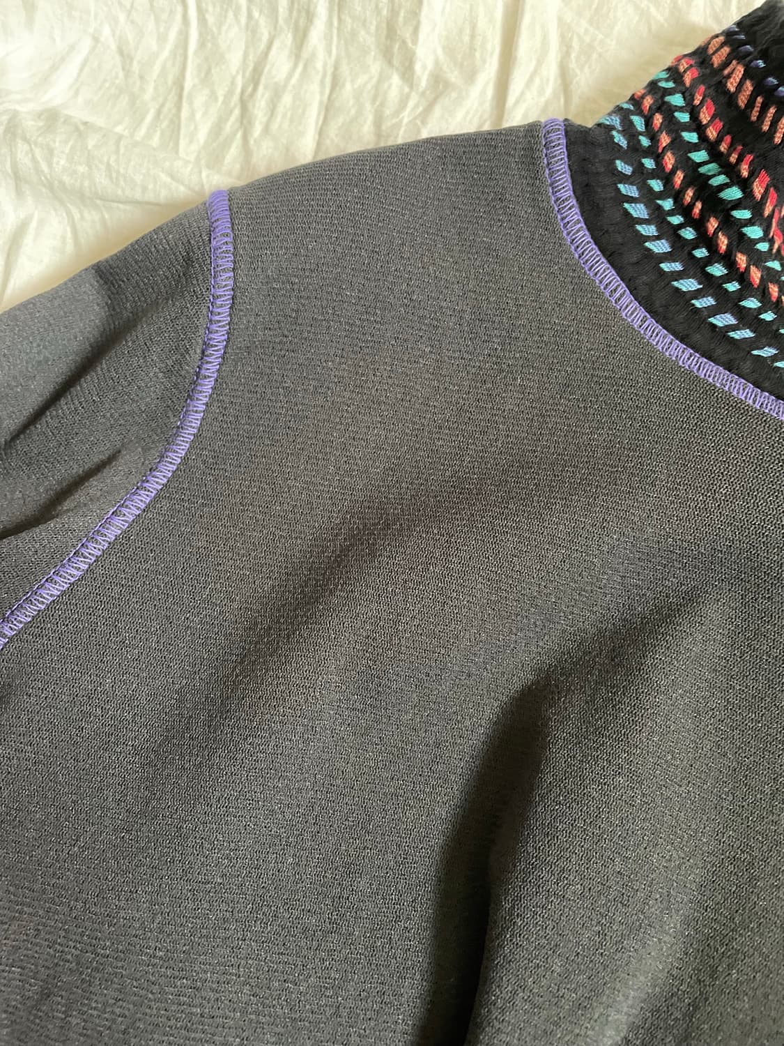     스티치 디테일 터틀넥 탑 상품이미지5