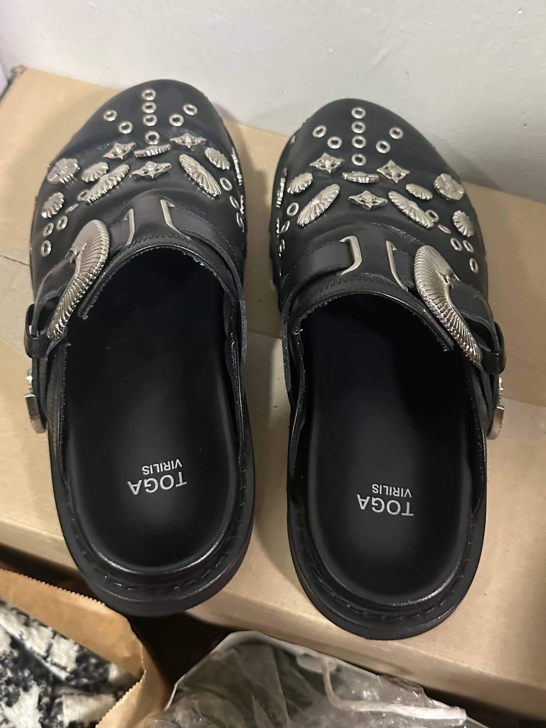 토가 비릴리스 스터드 뮬 42사이즈 팔아요 상품이미지3