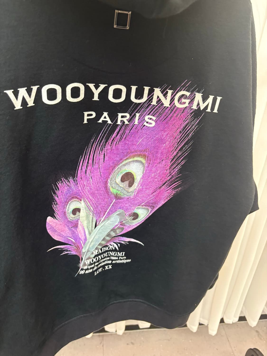우영미 깃털 백로고 후드티 블랙 상품이미지3