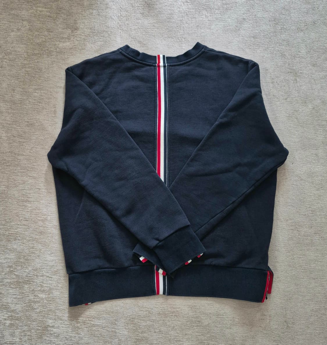 톰브라운 백삼선 맨투맨  상품이미지2