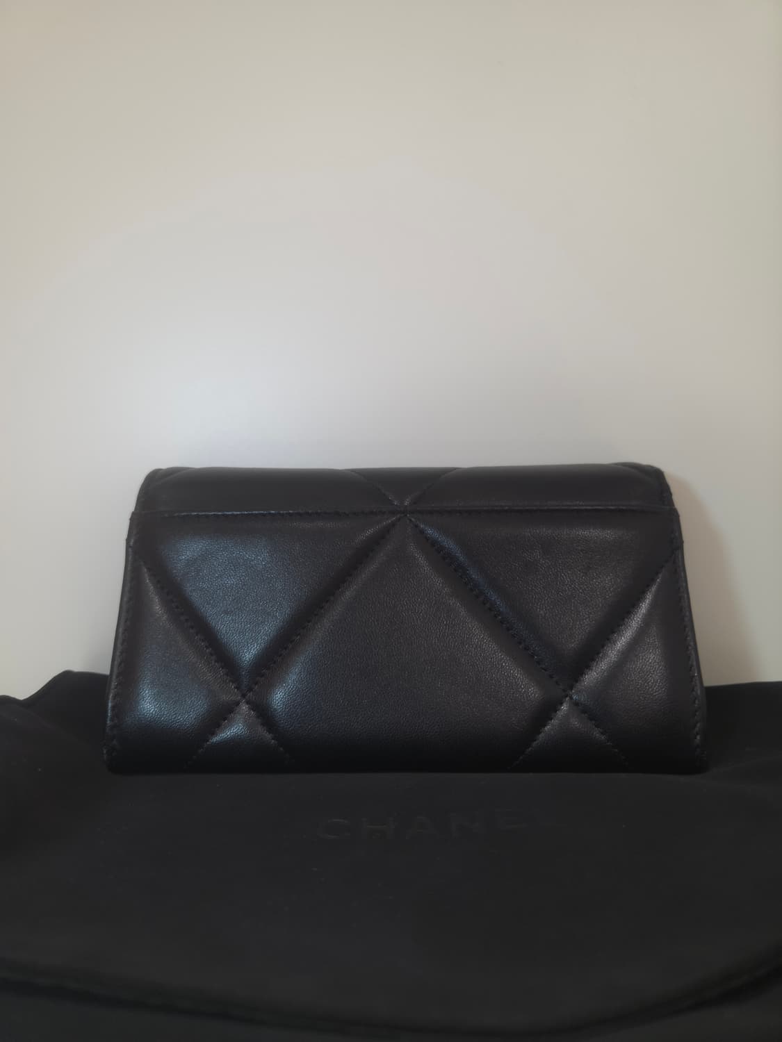 샤넬 19 램스킨 은장 플랩 중지갑 상품이미지3