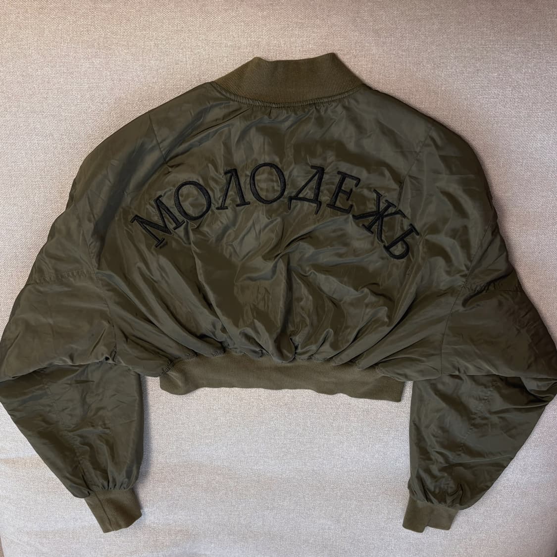 (이체시에눌) 일본 백 레터링 크롭 항공 점퍼 카키 색상 자켓 상품이미지3