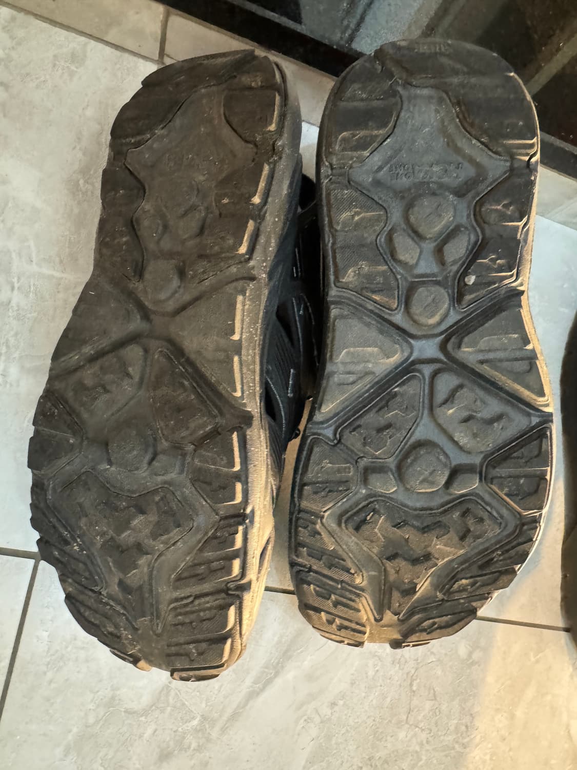 호카 호파라 블랙 캐슬락 샌들 상품이미지5