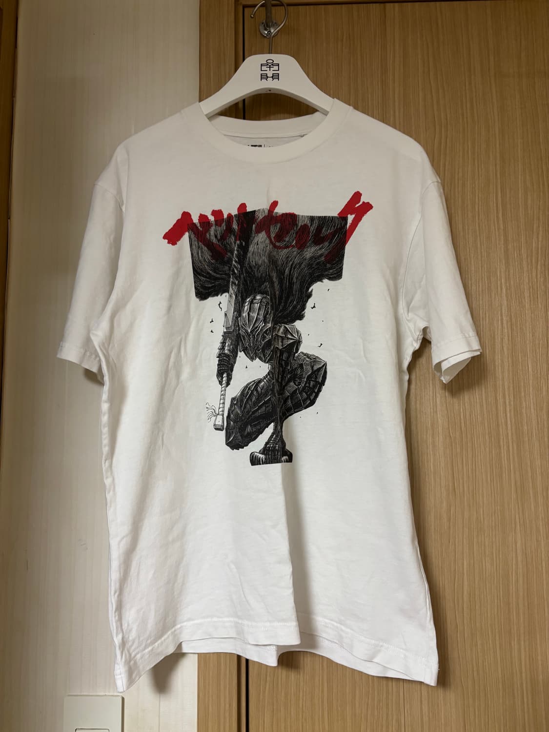 유니클로 베르세르크 UT L 상품이미지1