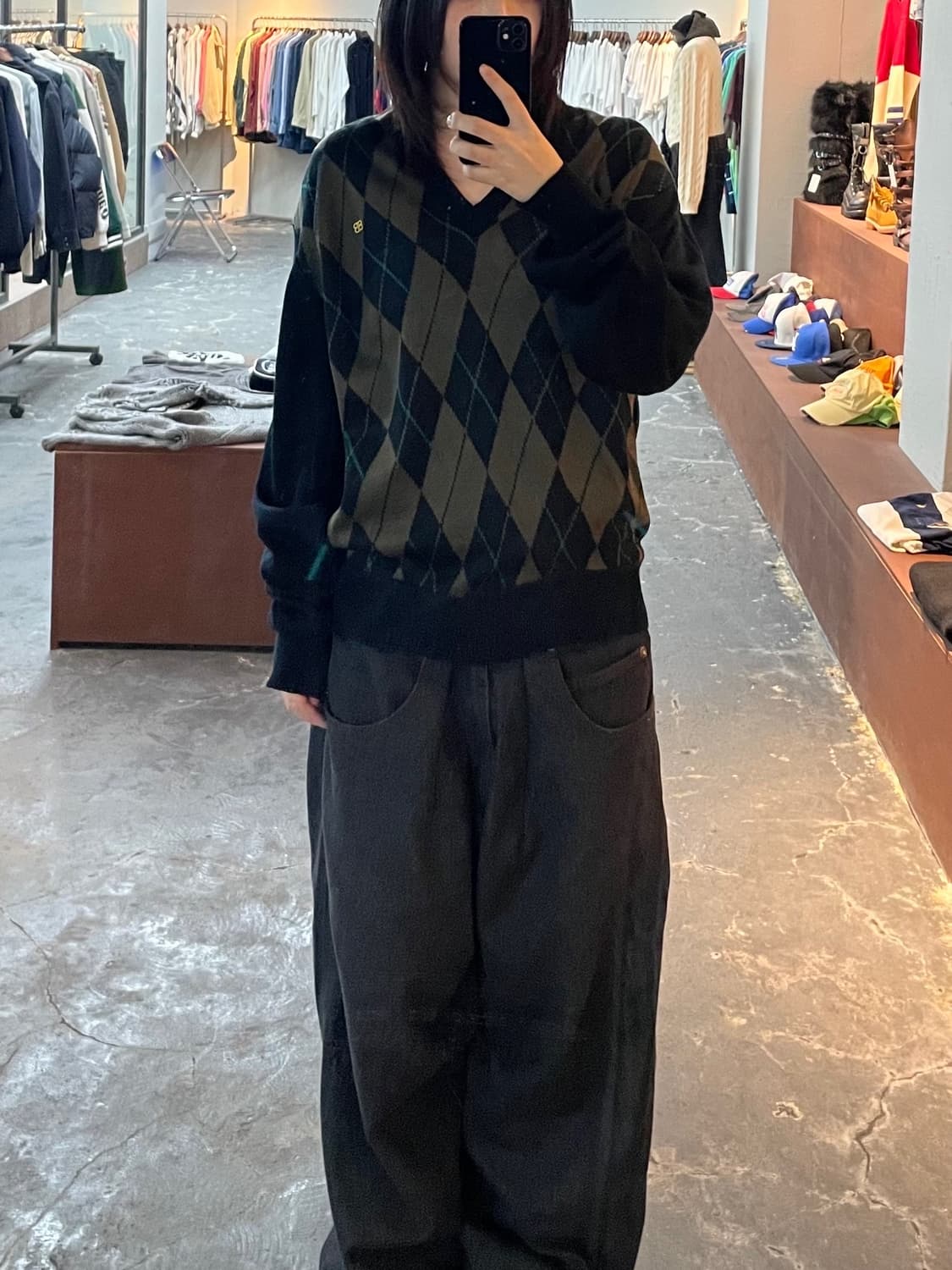 발렌시아가 아가일 패턴 브이넥 니트 H951 상품이미지1