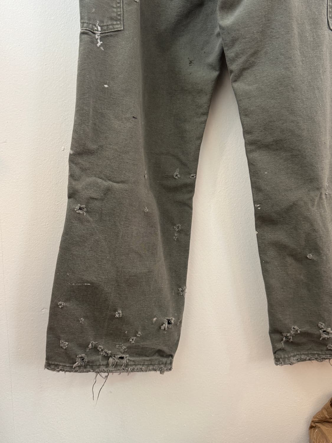00s carhartt trashed work pants 상품이미지9