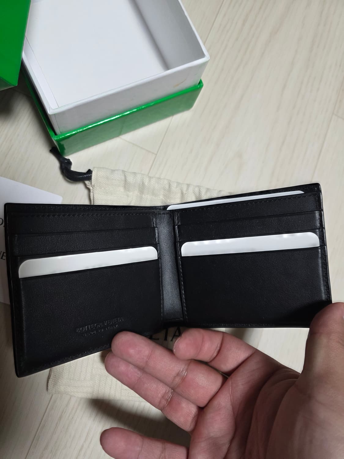 [새상품급,풀구성]보테가베네타 맥시 반지갑 블랙 상품이미지6