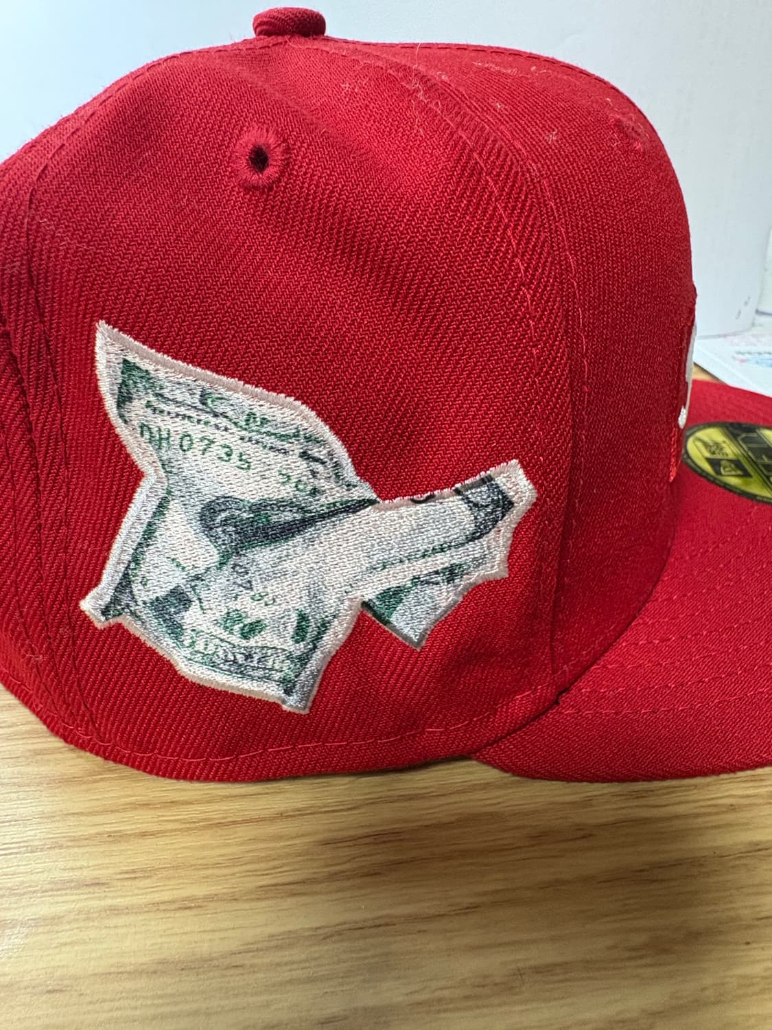 슈프림 x 뉴에라 머니박스 로고 레드캡  상품이미지4