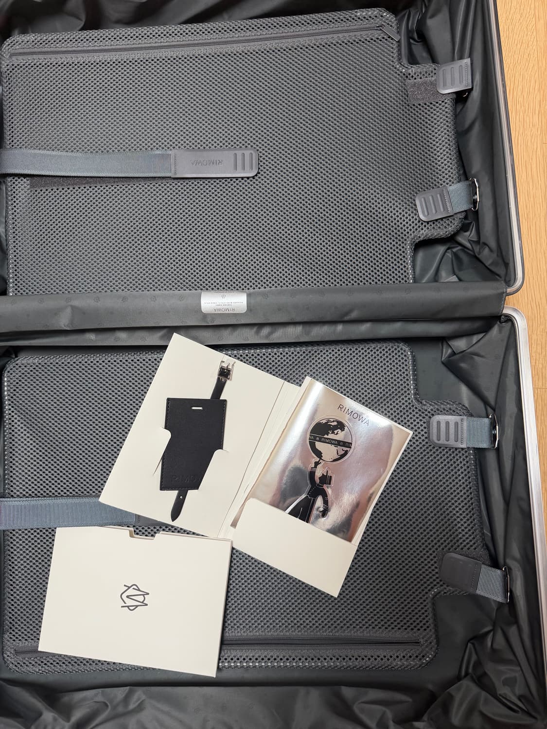 리모와 클래식 체크인 m 사이즈 수트케이스 판매합니다 상품이미지4