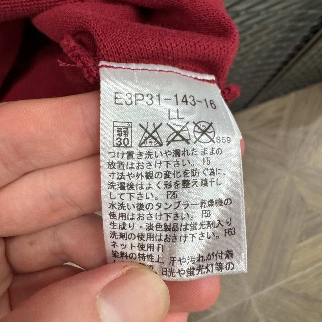 버버리 PK 반팔 노바 체크 넥 버튼 디테일 자수 로고 레드 상품이미지7