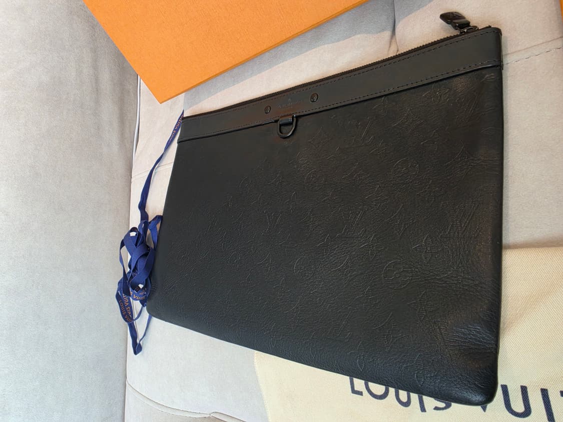 루이비통 모노그램 섀도우 레더 포쉐트 클러치 블랙 상품이미지2