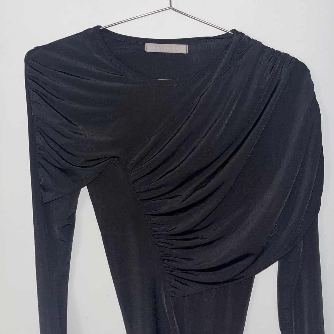 *판매중단예정* 동령 Donglyung 드레이프 롱슬리브 티셔츠 블랙 상품이미지1