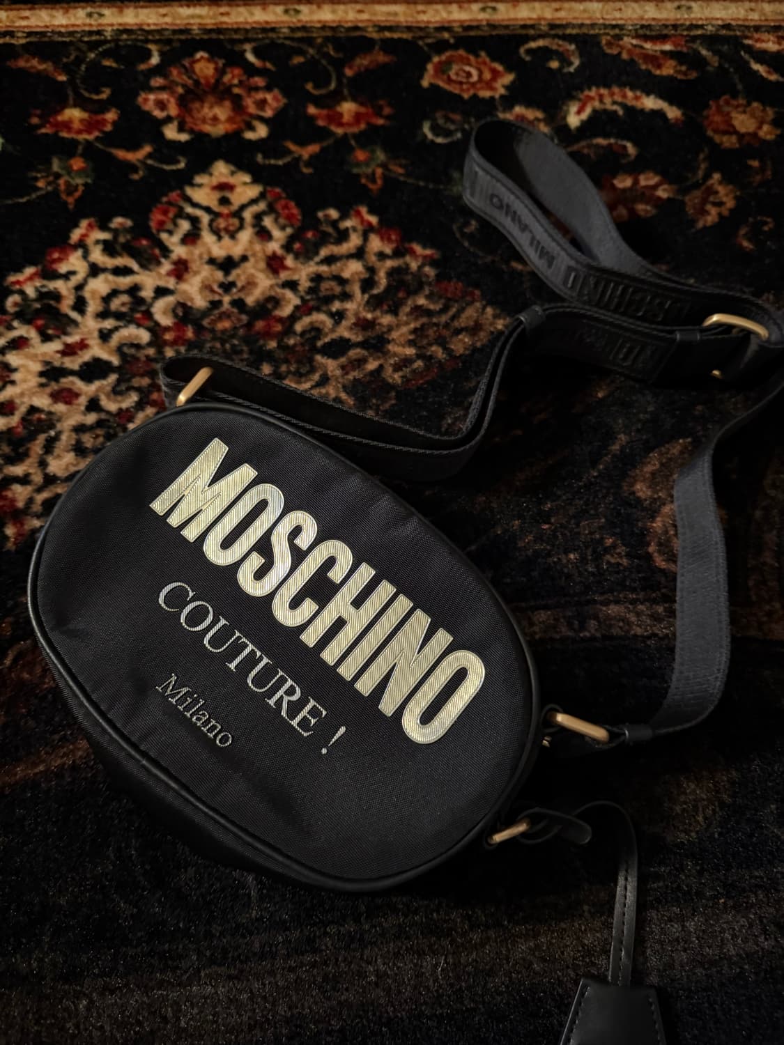 정품 모스키노 크로스백 상품이미지2