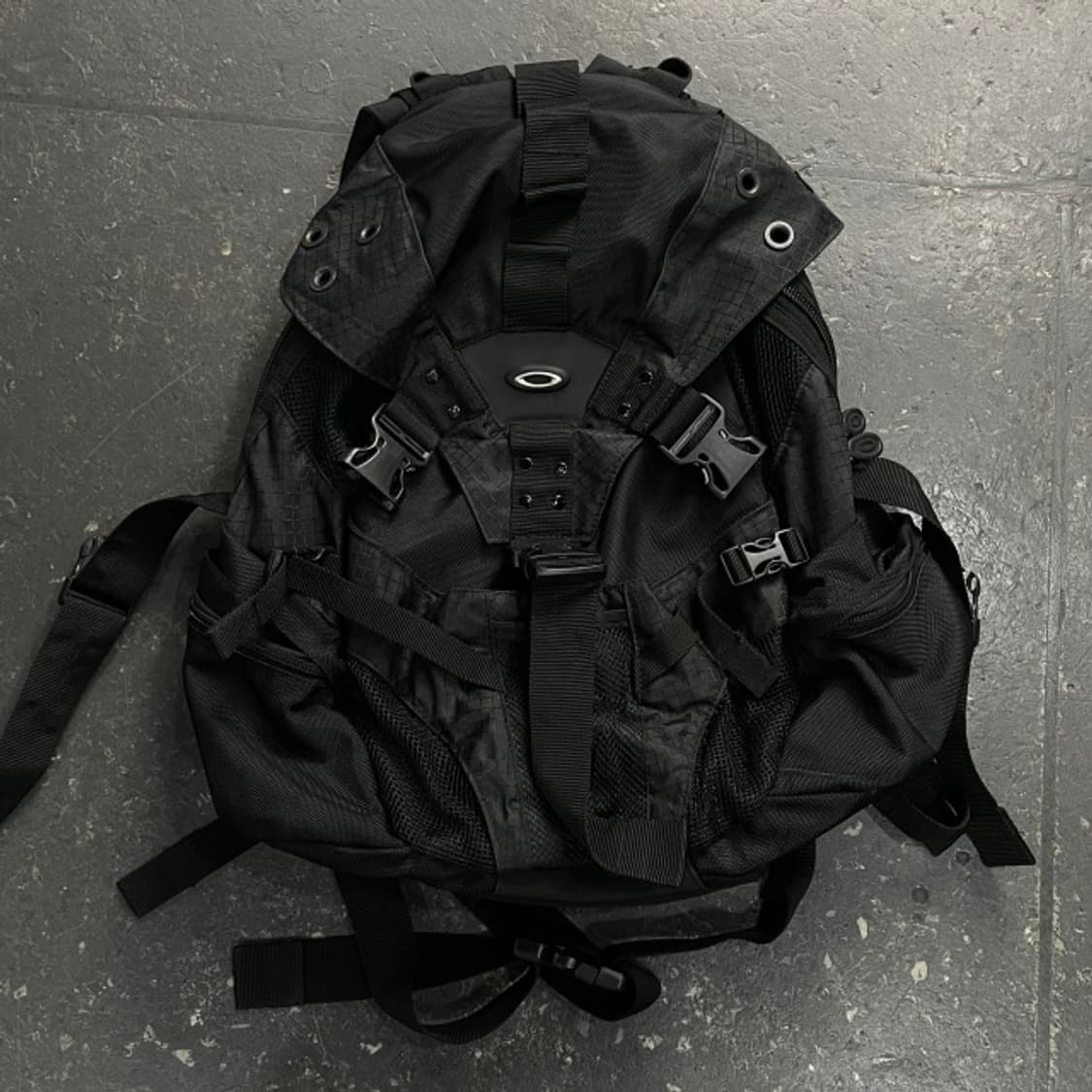 오클리 아이콘 백팩 상품이미지1