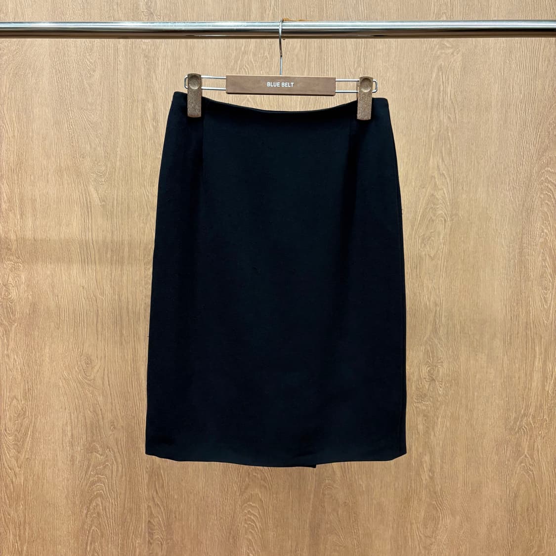 막스마라 울 블렌드 미디 스커트 클래식 펜슬 실루엣 슬릿 디테일 블랙 상품이미지2