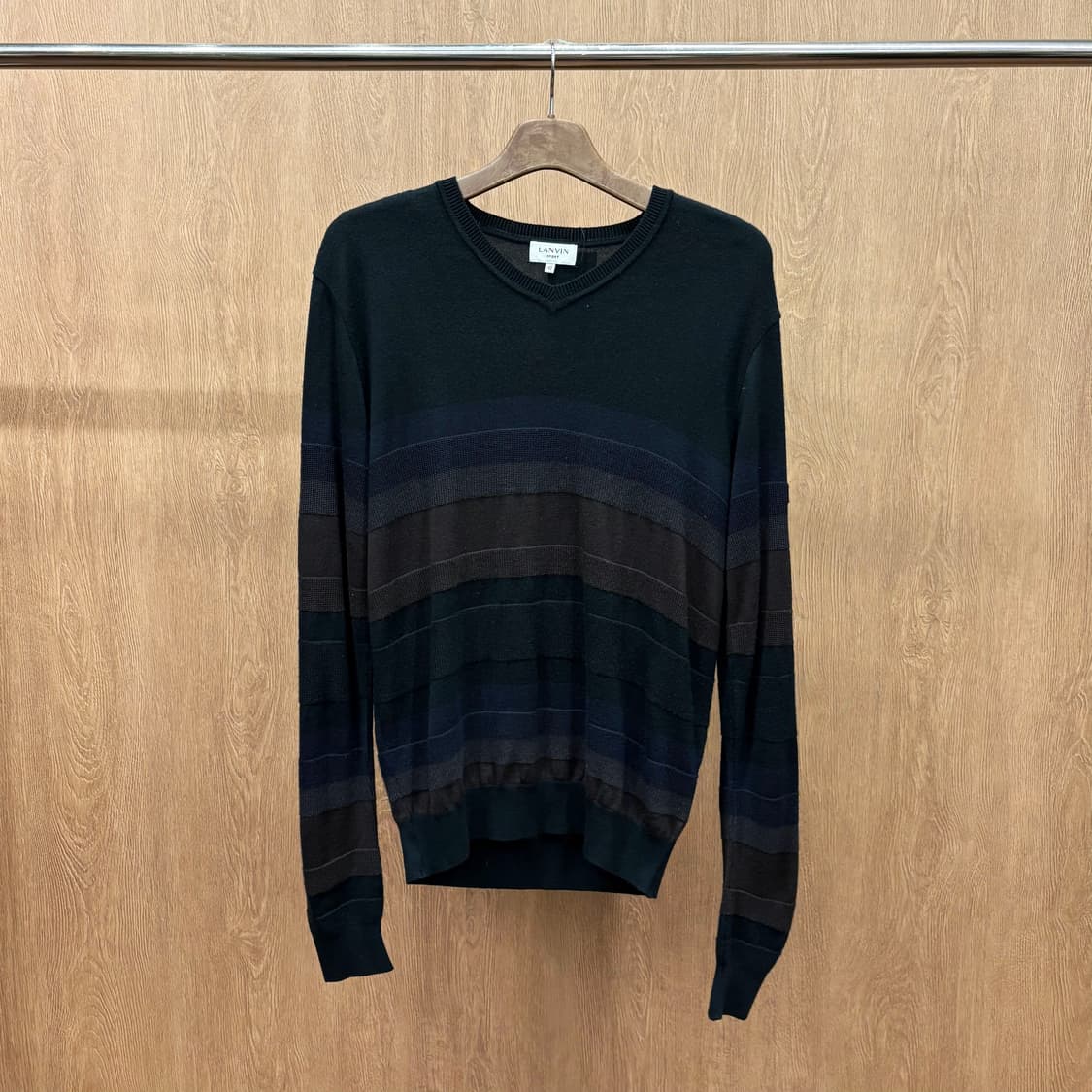 랑방 스포츠 브이넥 울 블렌드 긴팔 니트 스트라이프 패턴 디테일 네이비 상품이미지2