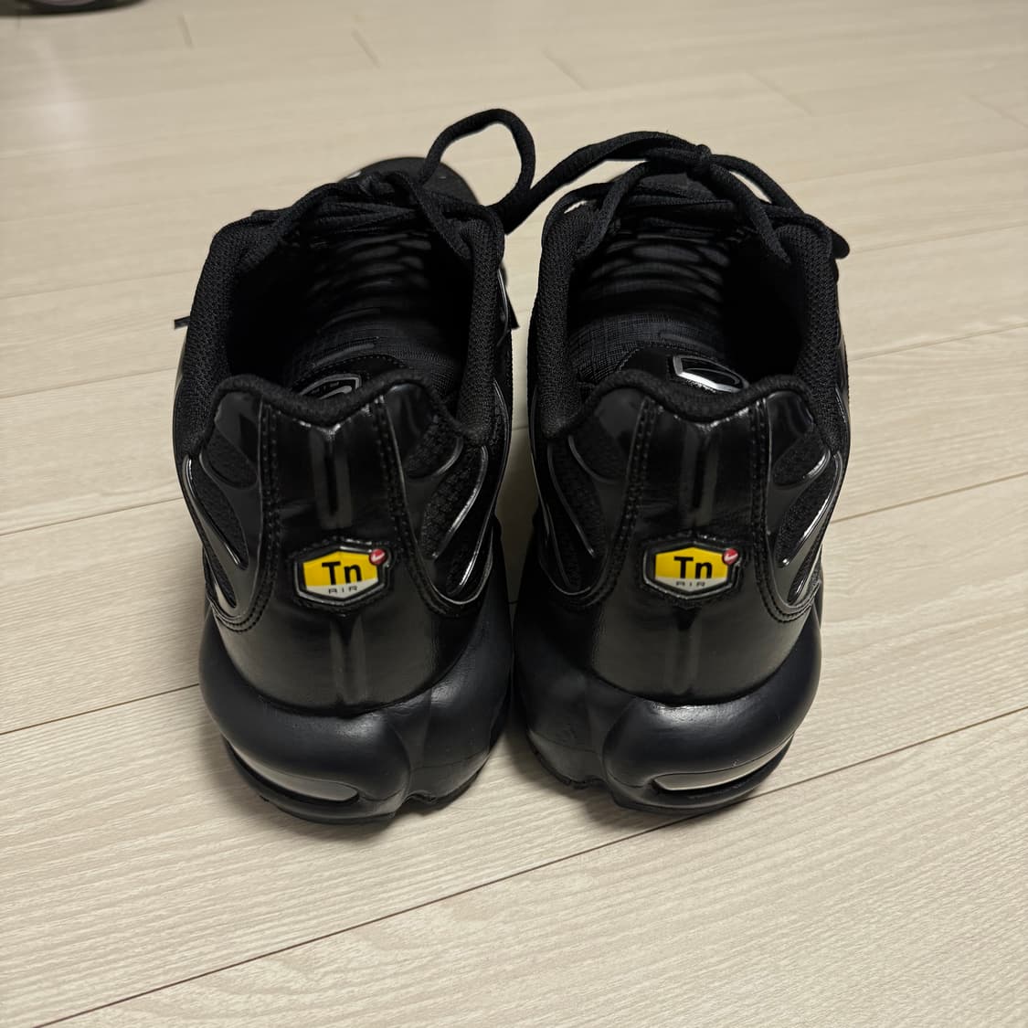 나이키 에어맥스 플러스 트리플블랙 300사이즈 상품이미지4