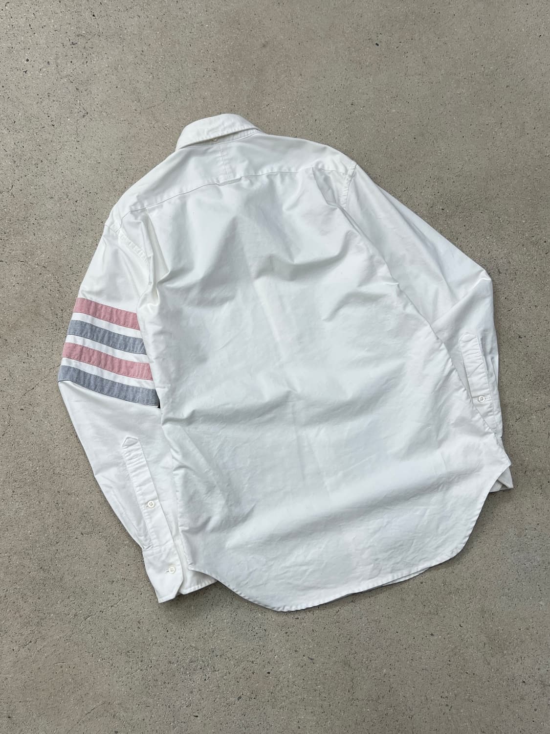 톰브라운 사선완장 화이트 셔츠 상품이미지4