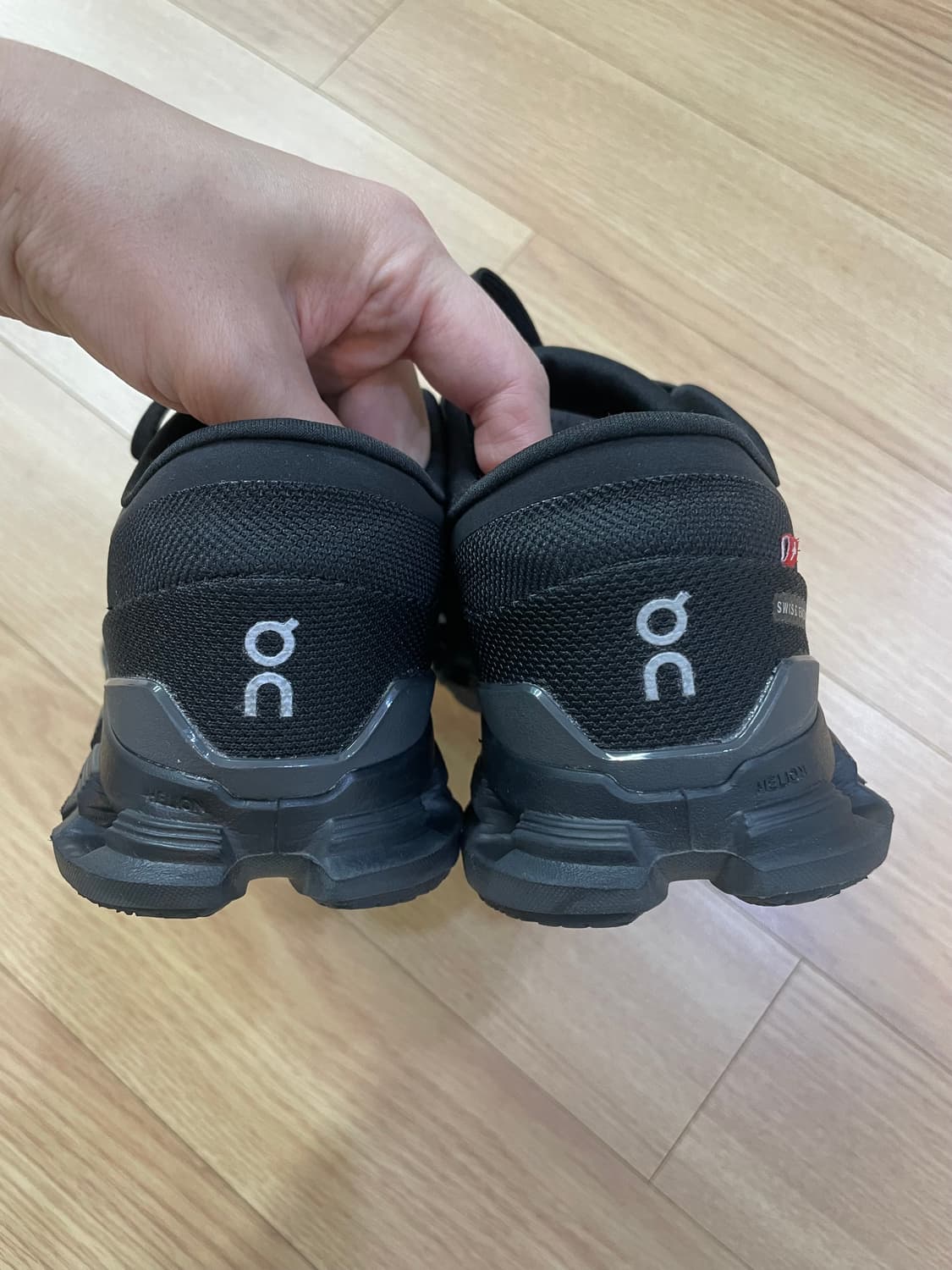 온 러닝 클라우드 X 4 글레이셔 블랙 이클립스 245 상품이미지2