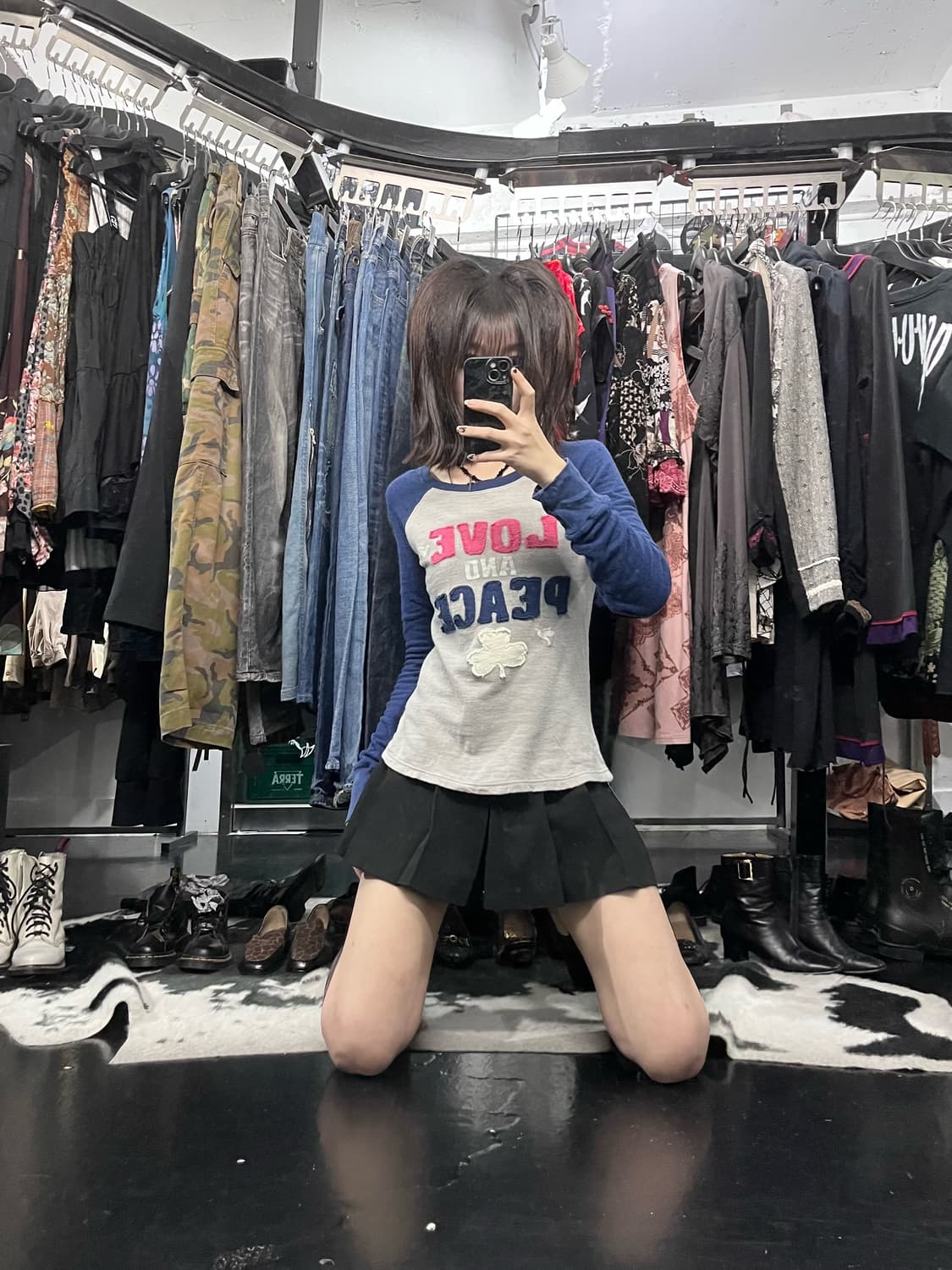 배색 포인트 자수 롱슬리브 상품이미지1