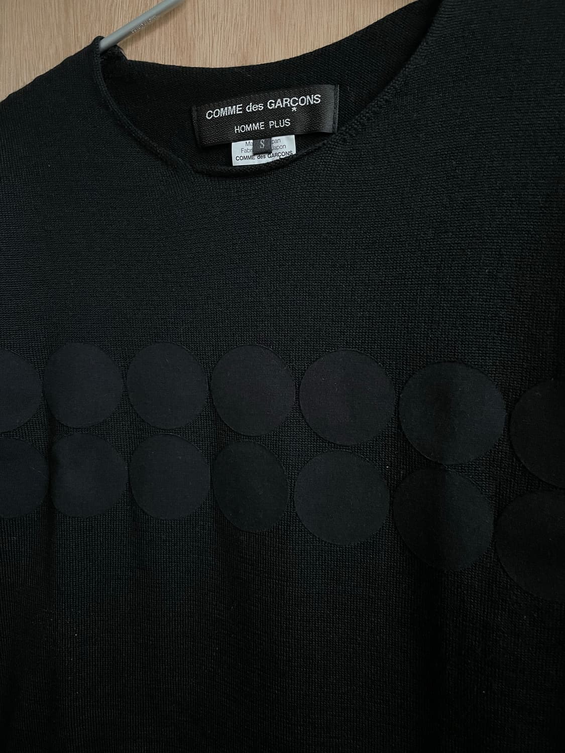 꼼데가르송 옴므플러스 서클 패치 컷오프 니트 상품이미지4