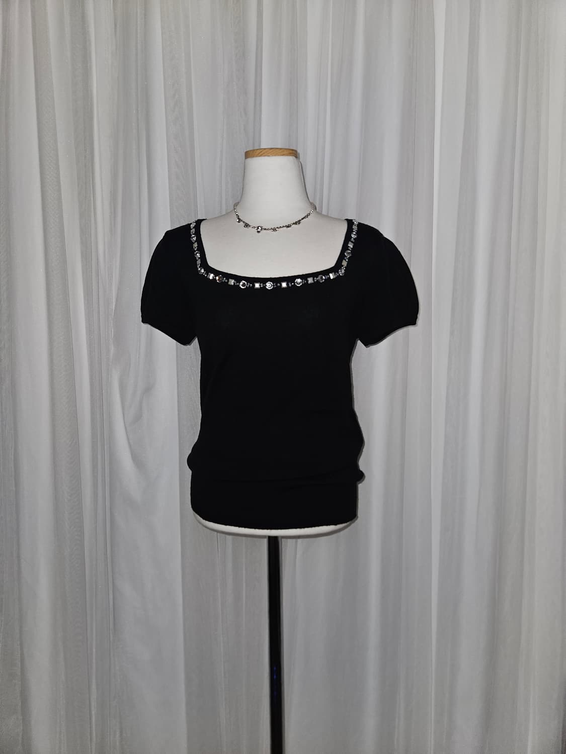 C.D.S. BASIC 블랙 히메 젬스톤 퍼프 반팔 니트 블라우스 상품이미지1