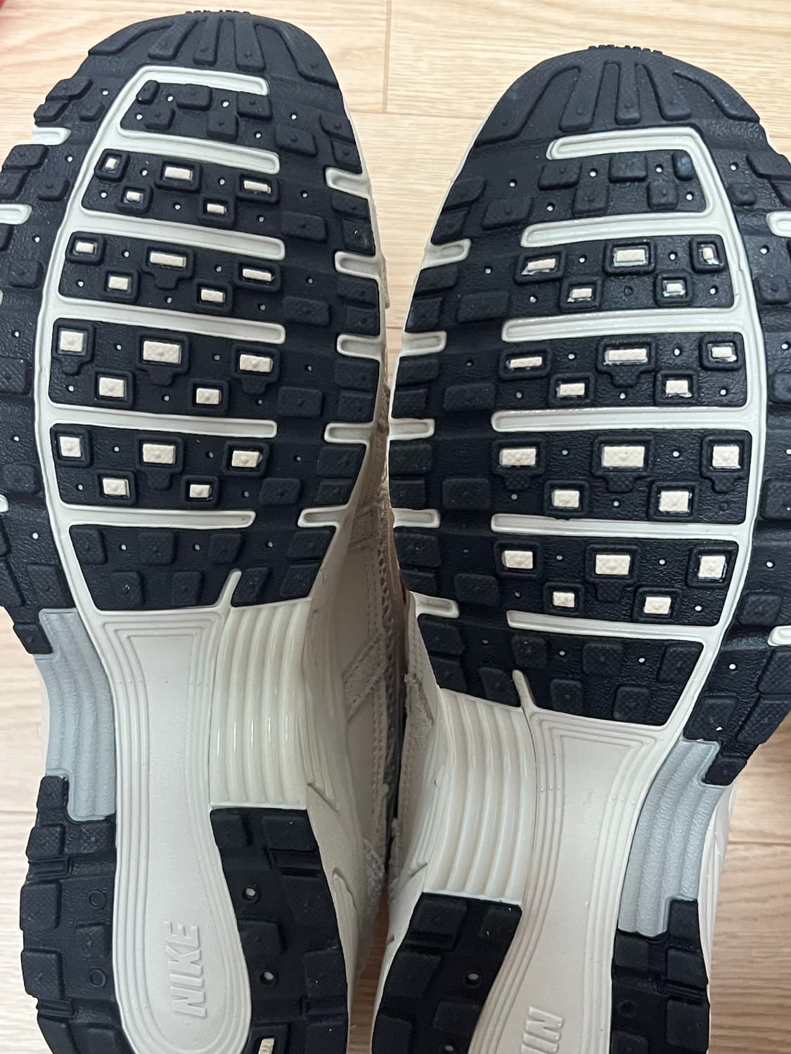 나이키 P6000 SE 275 신발 상품이미지3