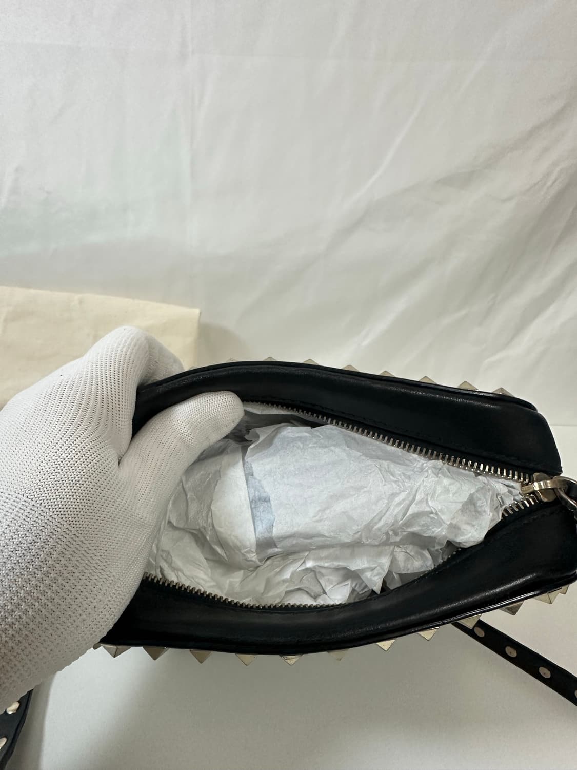 발렌티노 락스터드 카메라백 블랙 (OS) 상품이미지7