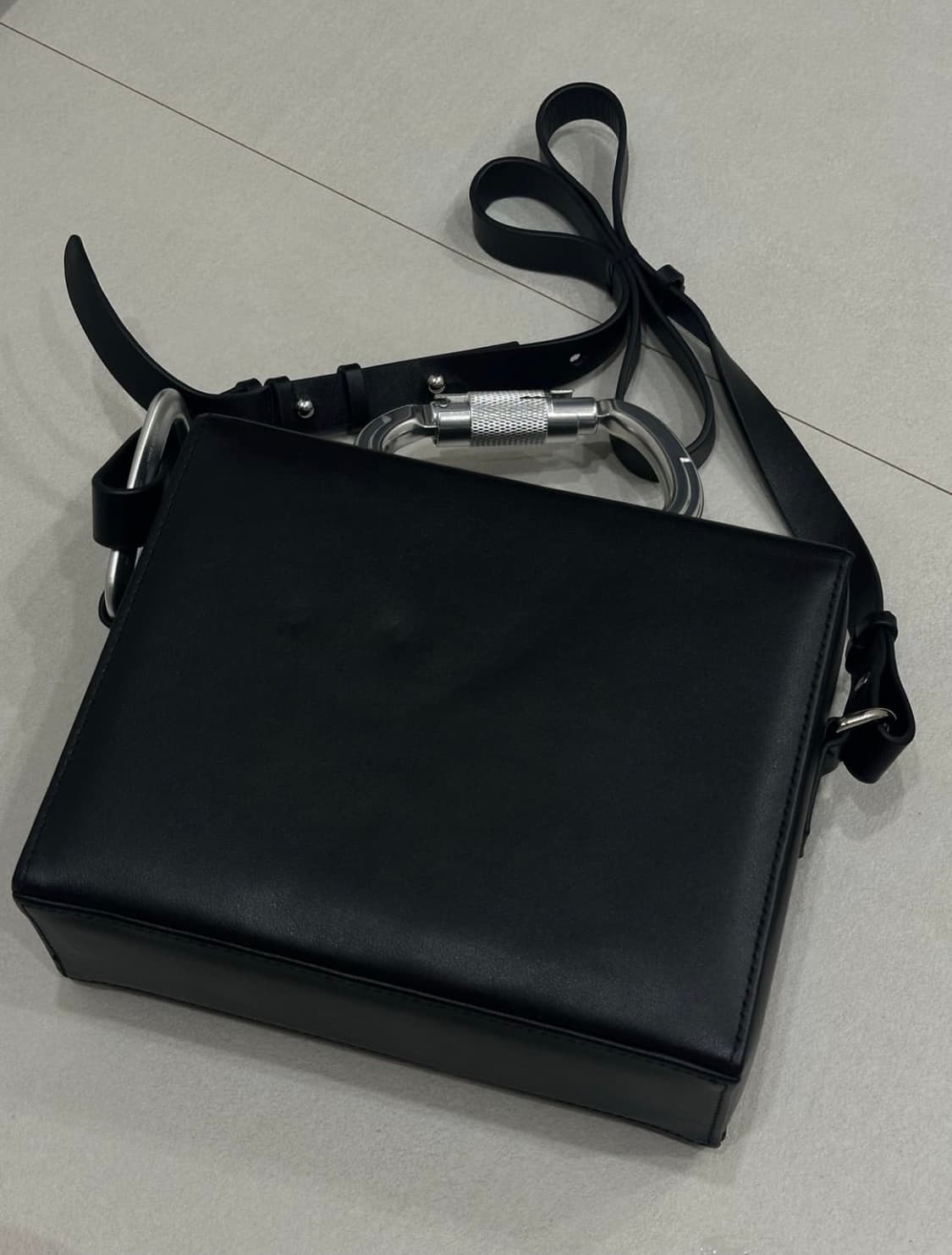 엘리엇에밀 카라비너 박스 백 Carabiner box bag 상품이미지8