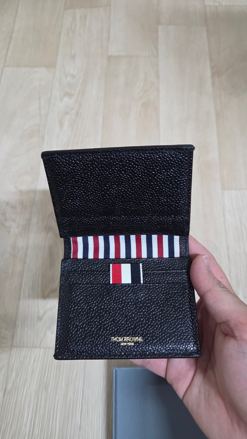 톰브라운 페블 그레인 레더 더블 카드 홀더 블랙 상품이미지2