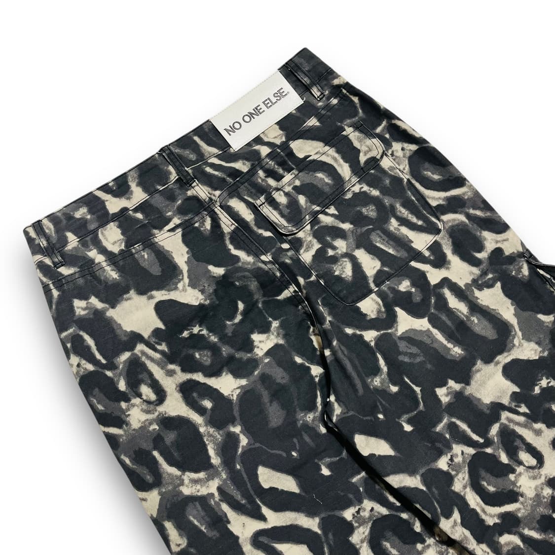 NO ONE ELSE Animal Wide Cargo Pants 상품이미지5