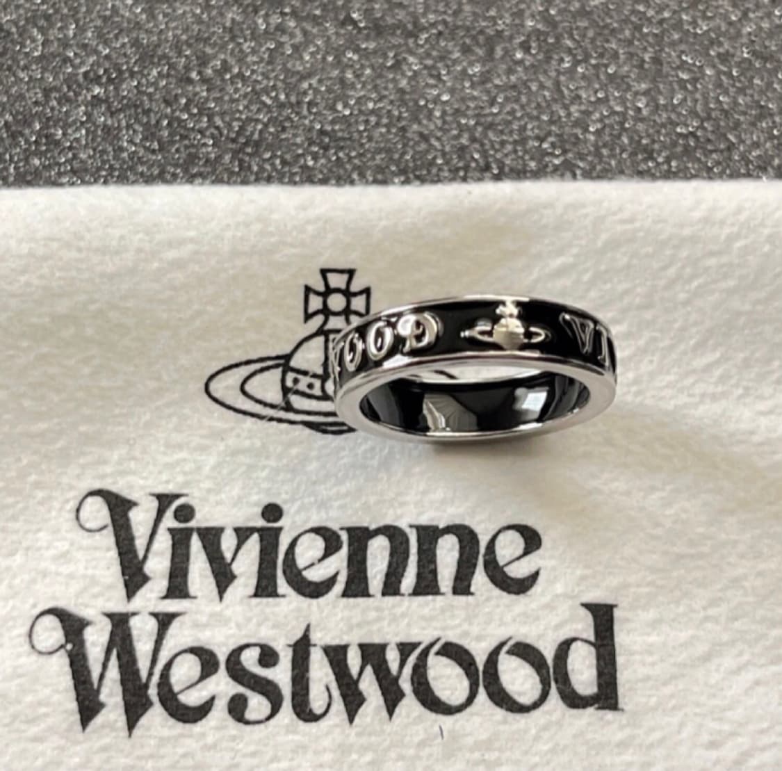 비비안웨스트우드 아카이브 레터링 orb로고 각인 블랙실버링 반지 상품이미지2