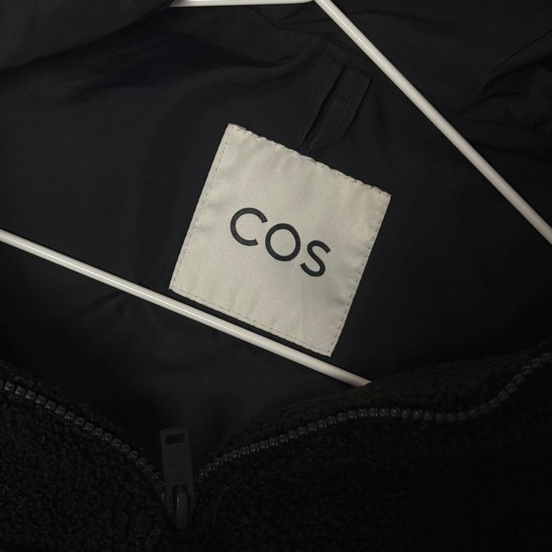 COS 부클 후드 베스트 블랙 상품이미지3