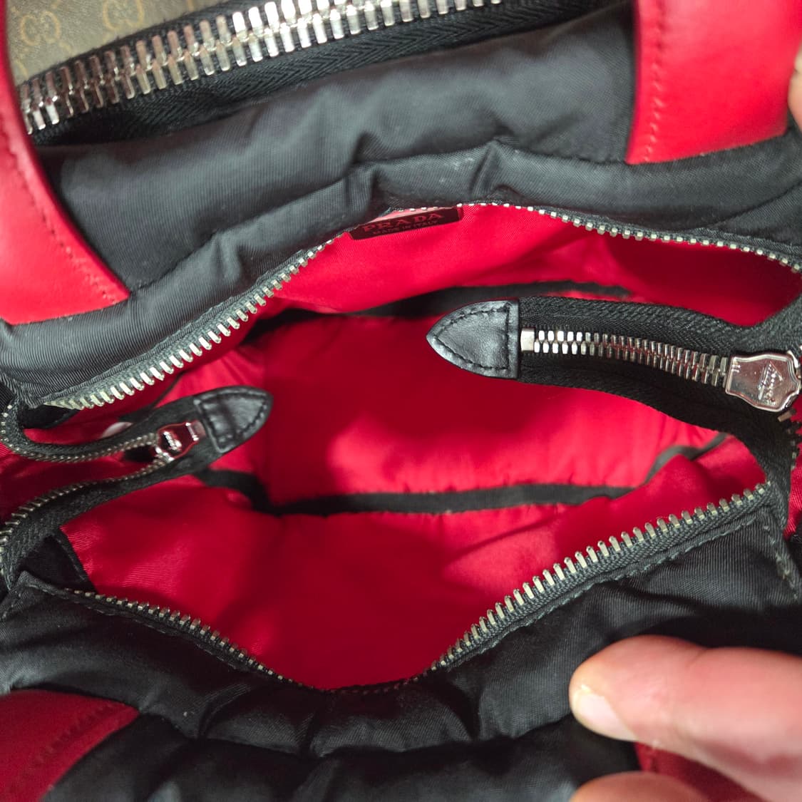 프라다 트라이앵글 토트 상품이미지7