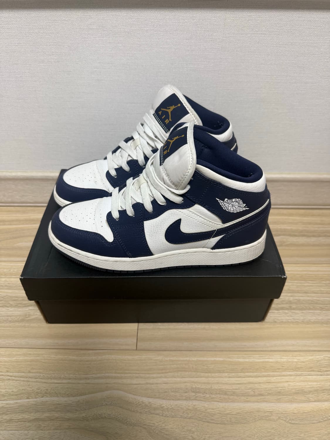 조던1 MID 네이비/화이트 240mm 상품이미지2