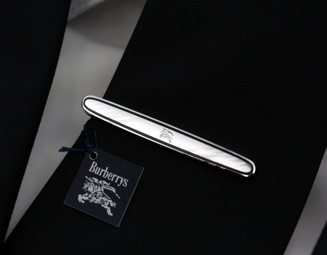 버버리 미사용 S등급 5.9cm 실버925 은 남자 명품 넥타이핀 상품이미지8