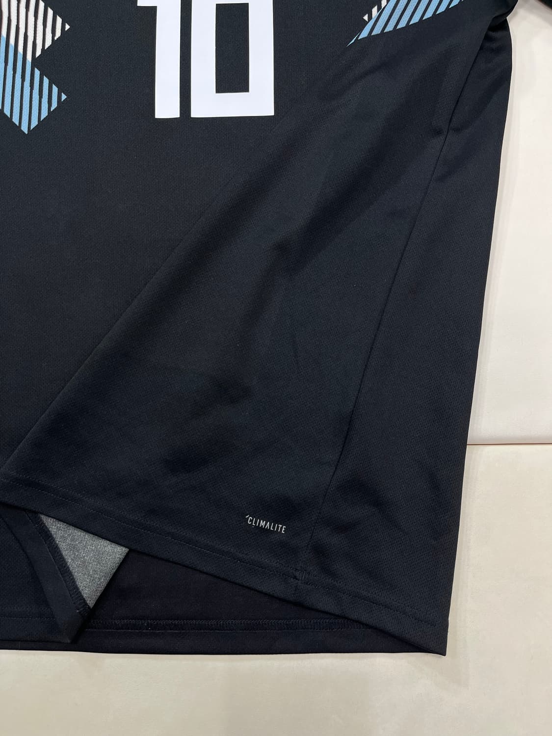 아디다스 18-19 아르헨티나 어웨이 리오넬 메시 상품이미지6