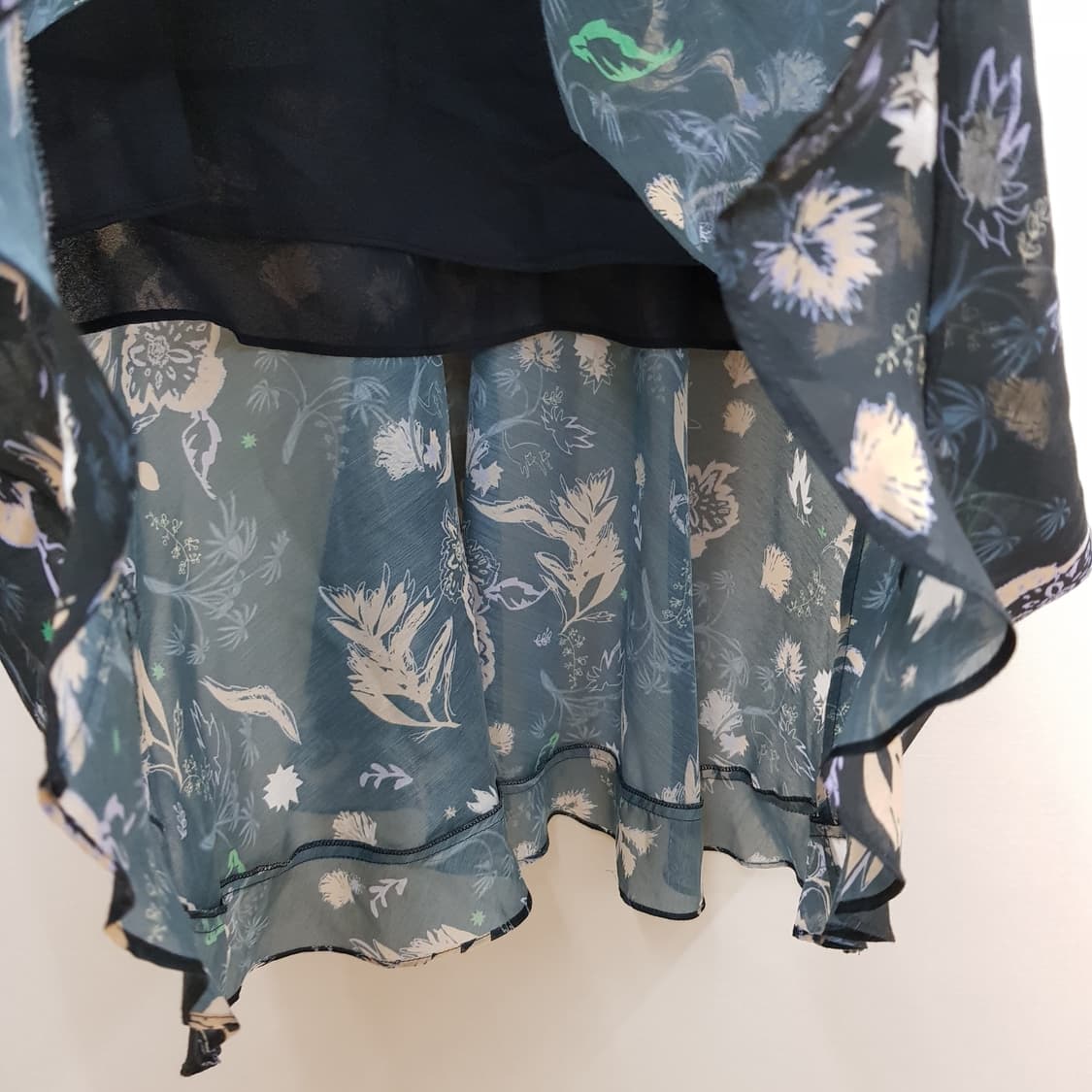 한섬 래트바이티 플로럴 쉬폰 롱 원피스 88-98-165사이즈 상품이미지4