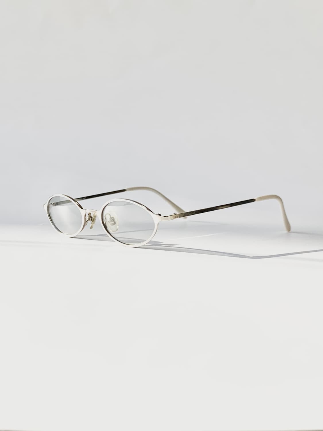 [픽키-487] 실버 틴 컬러 미니멀 메탈 오벌 안경 경량 미니멀 상품이미지1