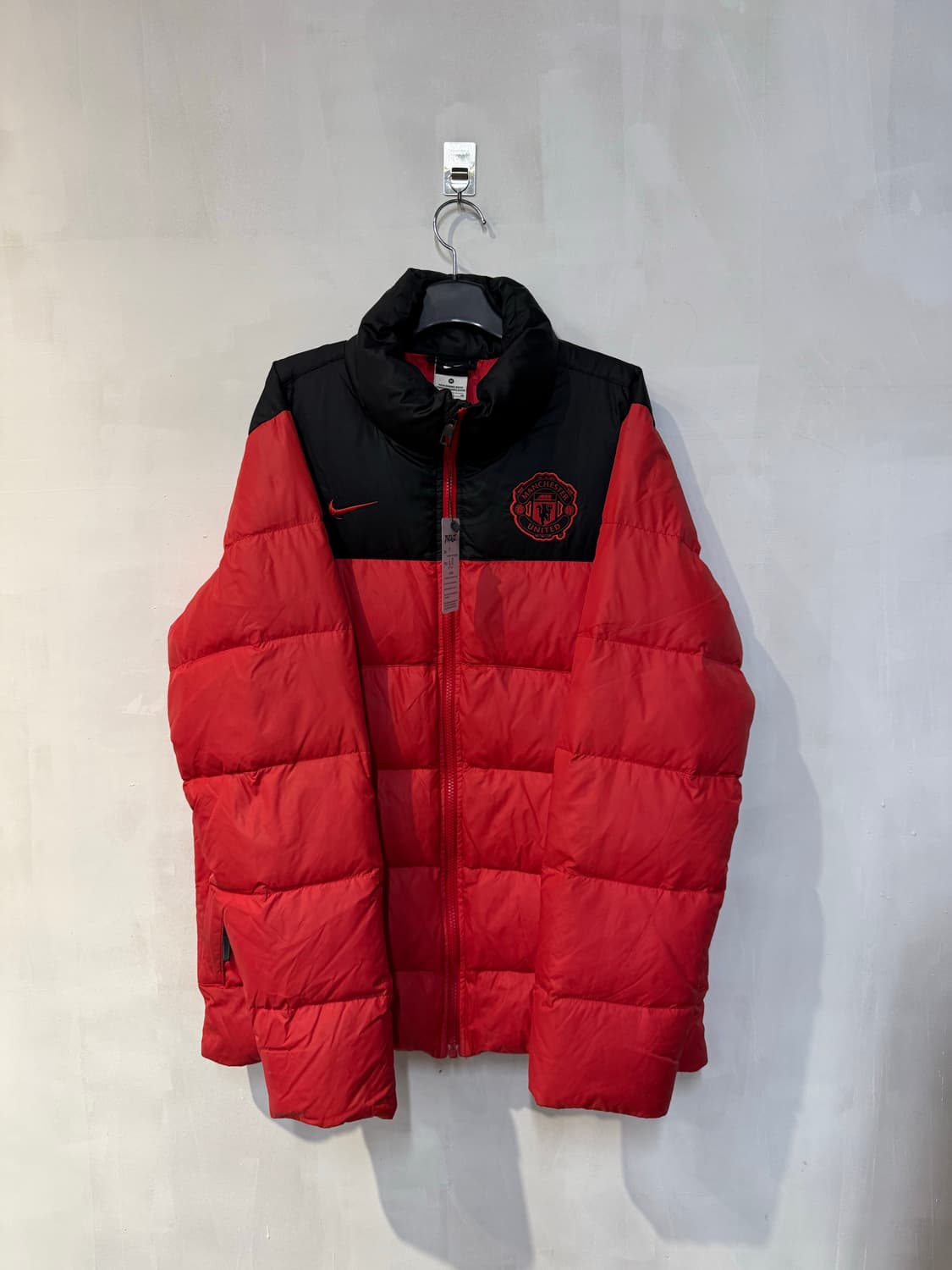 나이키 맨유 레드 패딩 상품이미지1