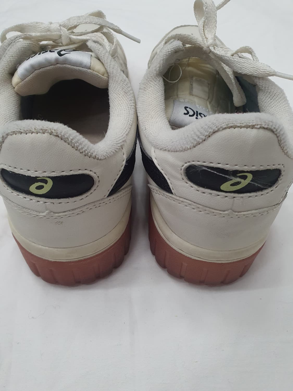 아식스 흰색 스니커즈 240 상품이미지3