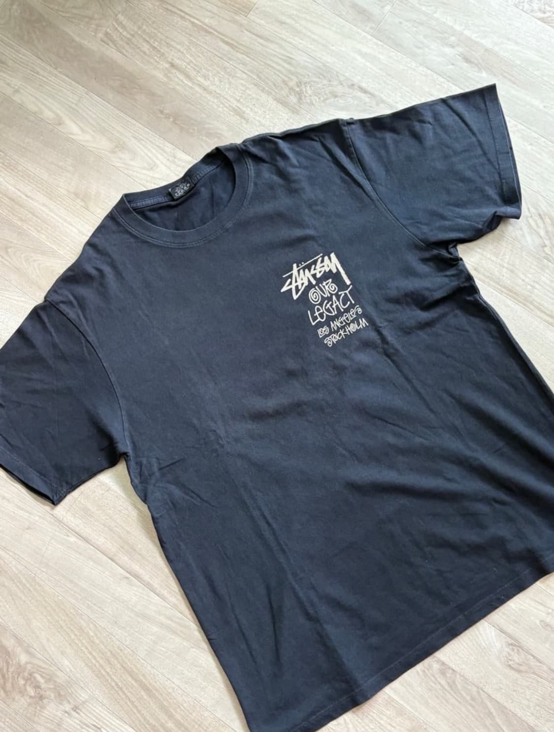 스투시 x 아워레가시 서프맨 피그먼트 다이드 티셔츠 블랙 상품이미지2