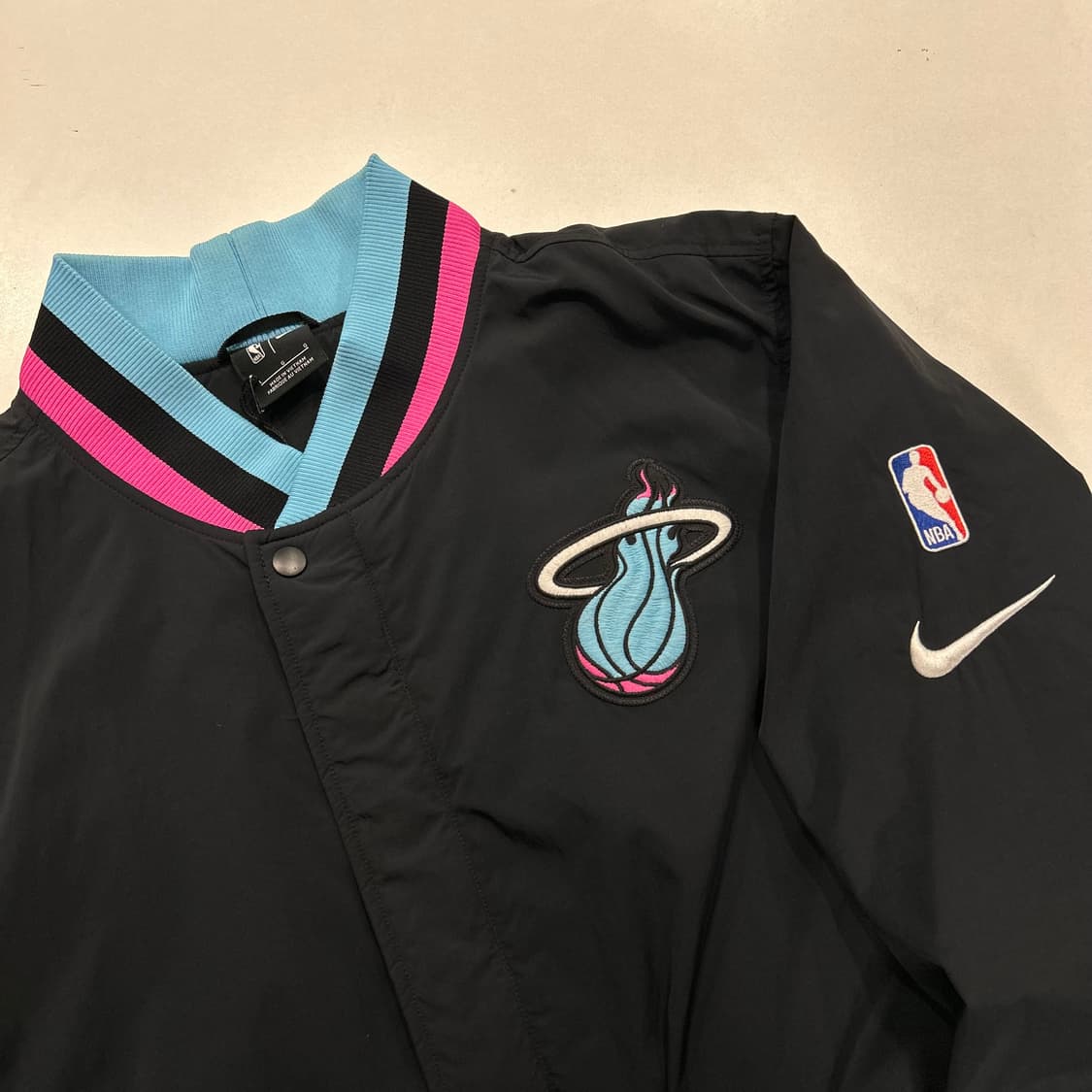 [L] 나이키 NBA 마이애미 히트 봄버 자켓 블랙 A767 상품이미지4