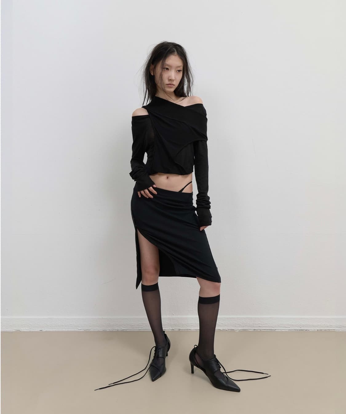 오호스 버튼 슬릿 미디 스커트 블랙 Button Slit 상품이미지1